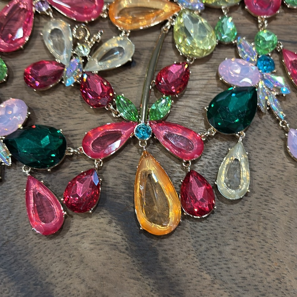 NWT- GORGEOUS STATEMENT Gemstone Necklace - Picture 4 of 8